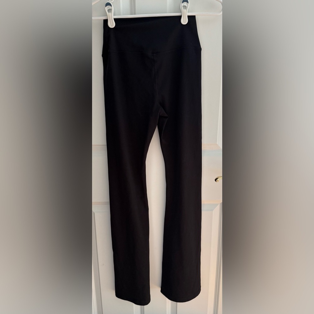 Yogalicious Lux Willow Crossover Flare Pants Excellent Preloved Medium - Picture 3 of 3